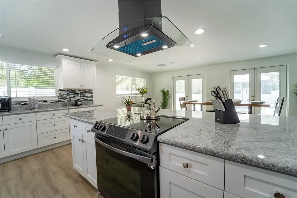 39352 County Road 54 Zephyrhills FL 33542