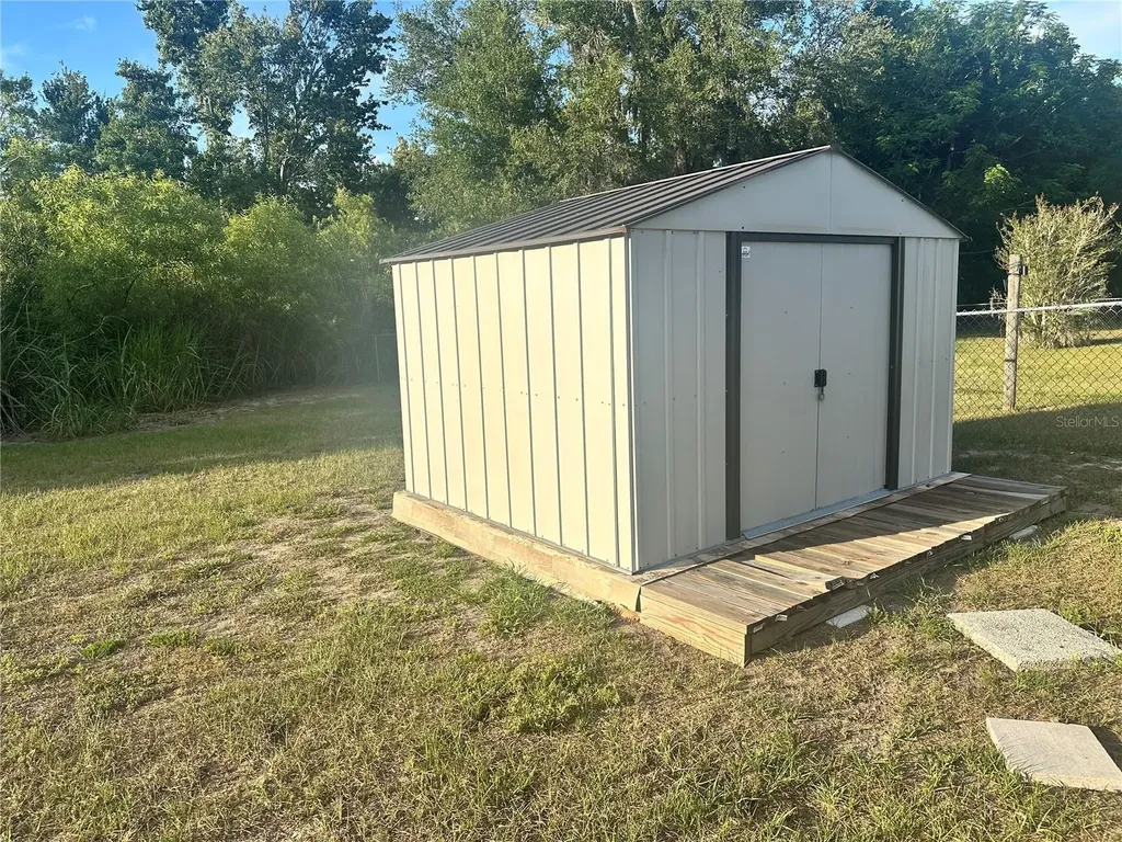 847 Parkwood Avenue Groveland FL 34736