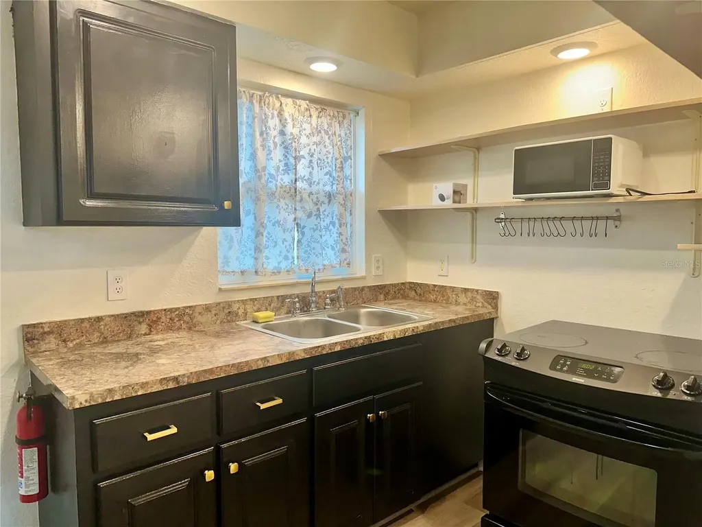 847 Parkwood Avenue Groveland FL 34736