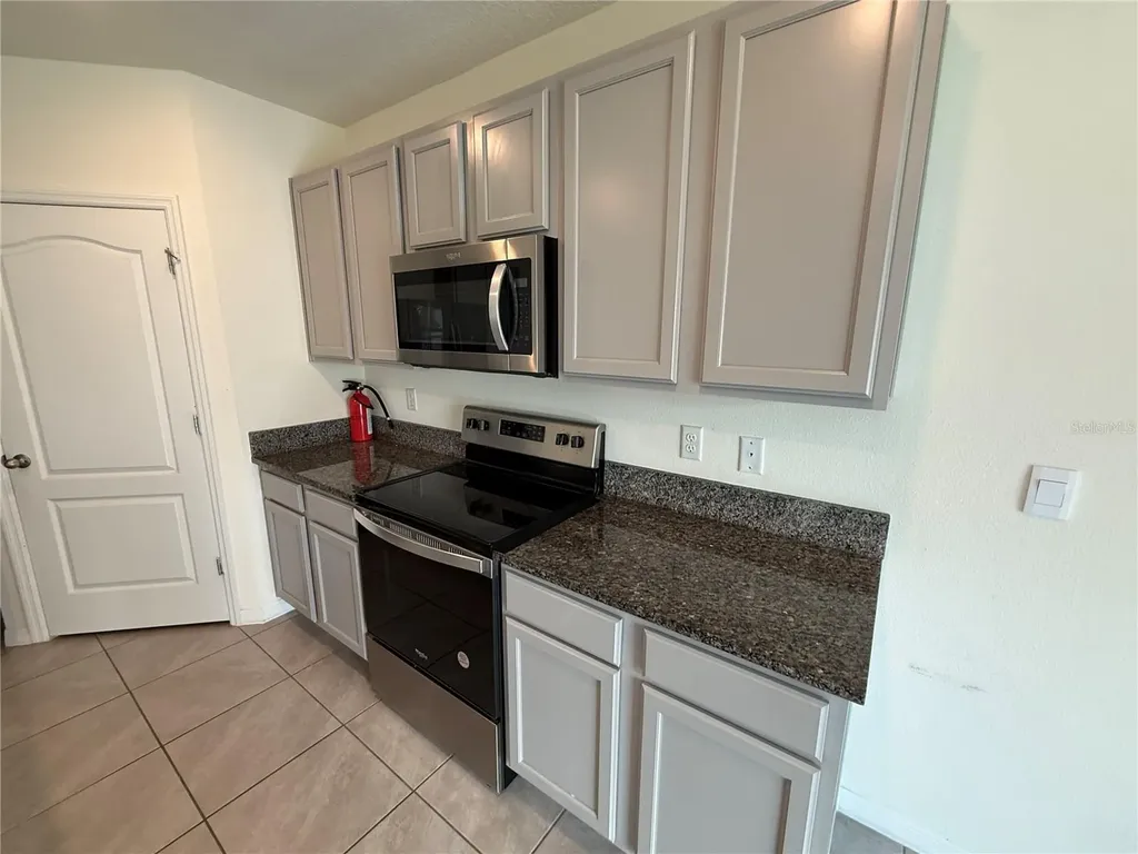 2029 Maple Ridge Drive Zellwood FL 32798