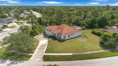 685 Malaga Deltona FL 32725