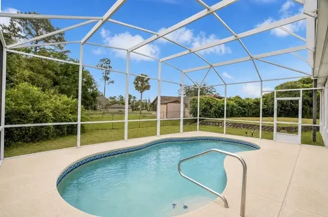 685 Malaga Deltona FL 32725