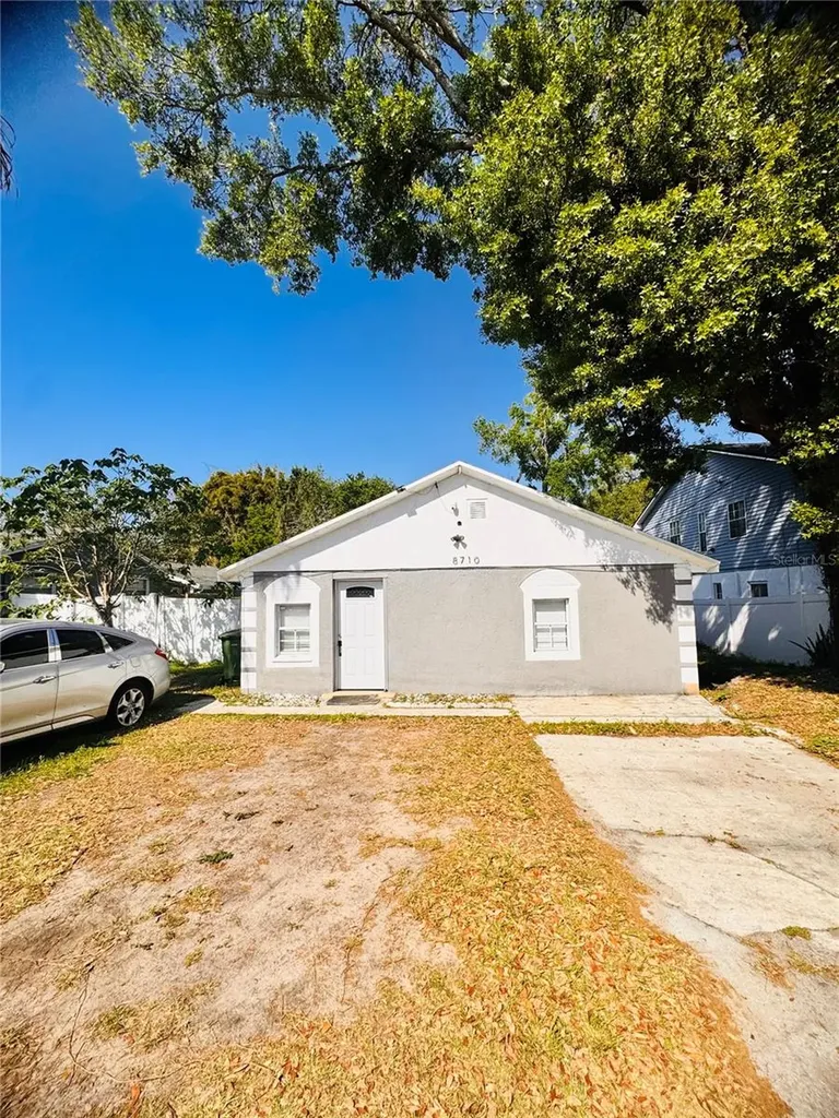 8710 N Tangerine Place Tampa FL 33617