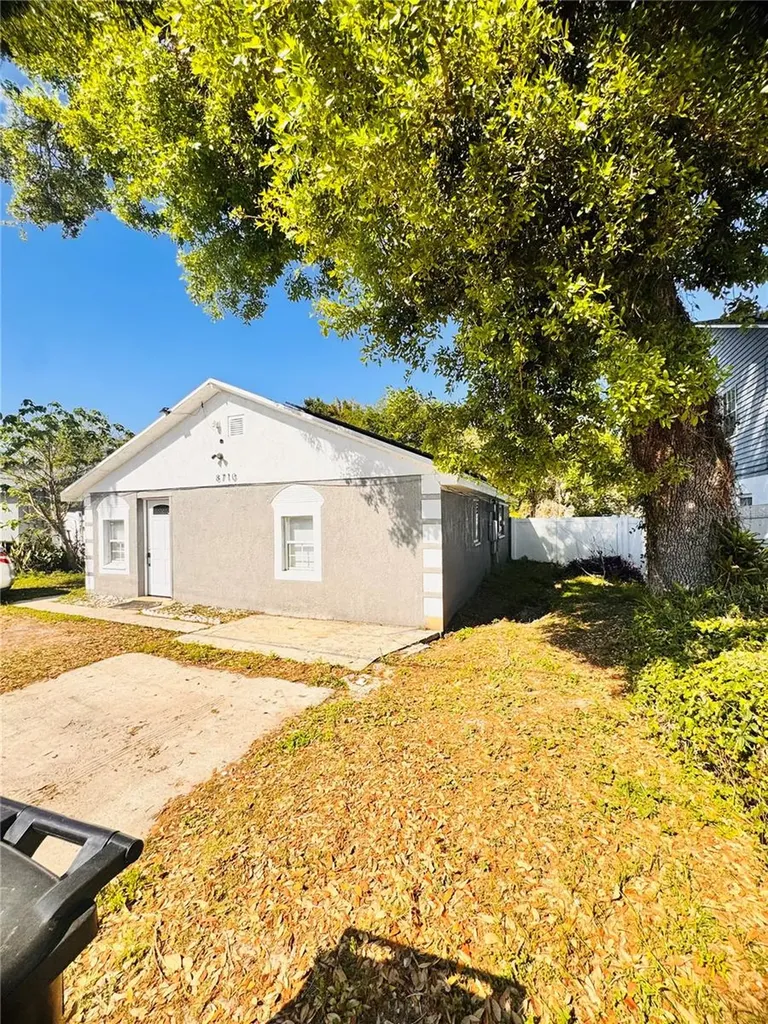 8710 N Tangerine Place Tampa FL 33617
