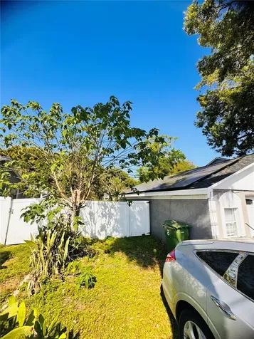 8710 N Tangerine Place Tampa FL 33617