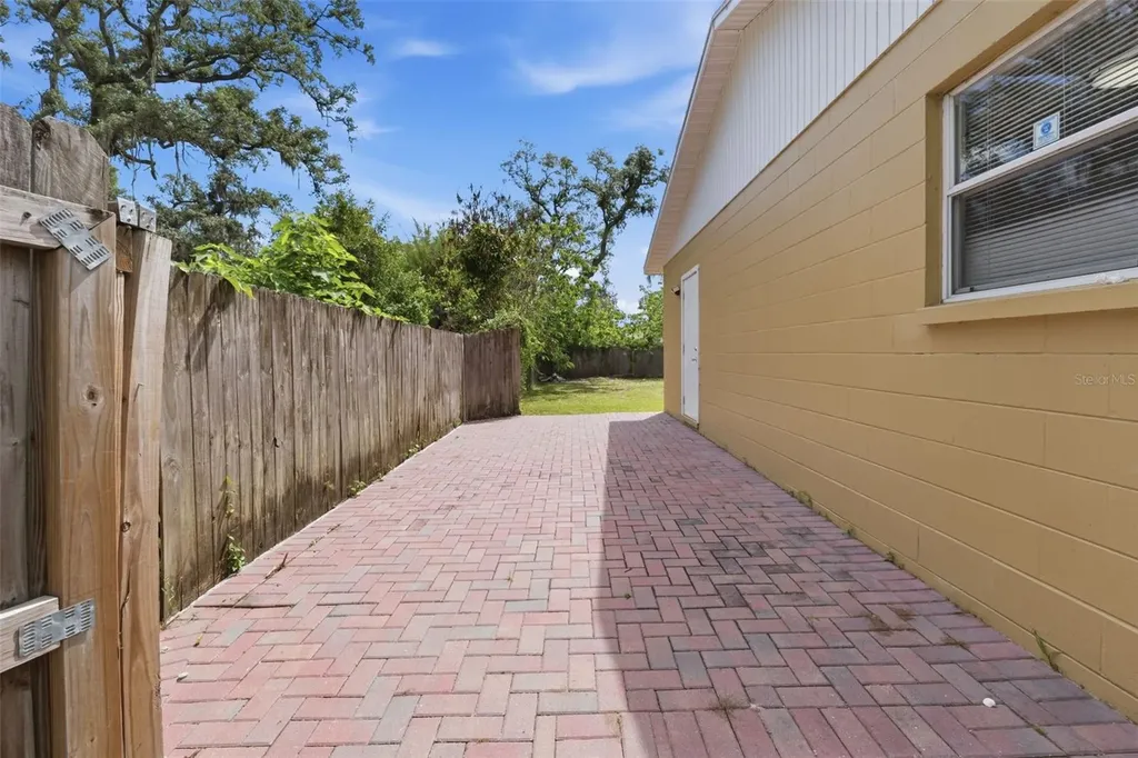 9707 N Mary Avenue Tampa FL 33612