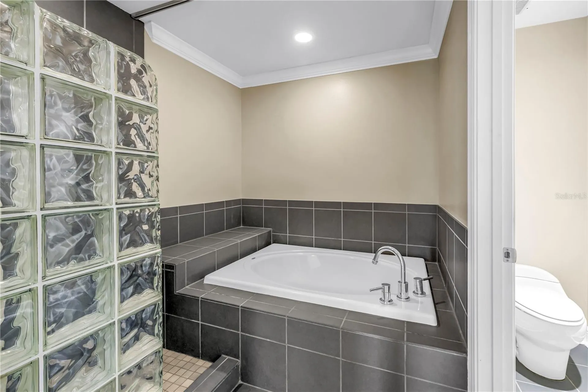 409 Barcelona Drive St Petersburg FL 33716