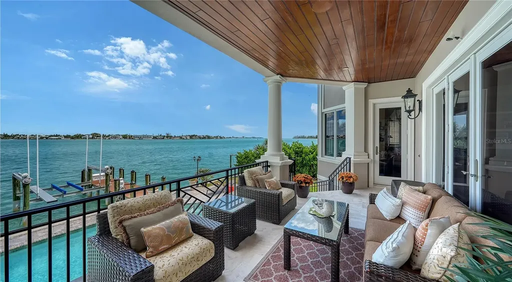 667 Mourning Dove Drive Sarasota FL 34236
