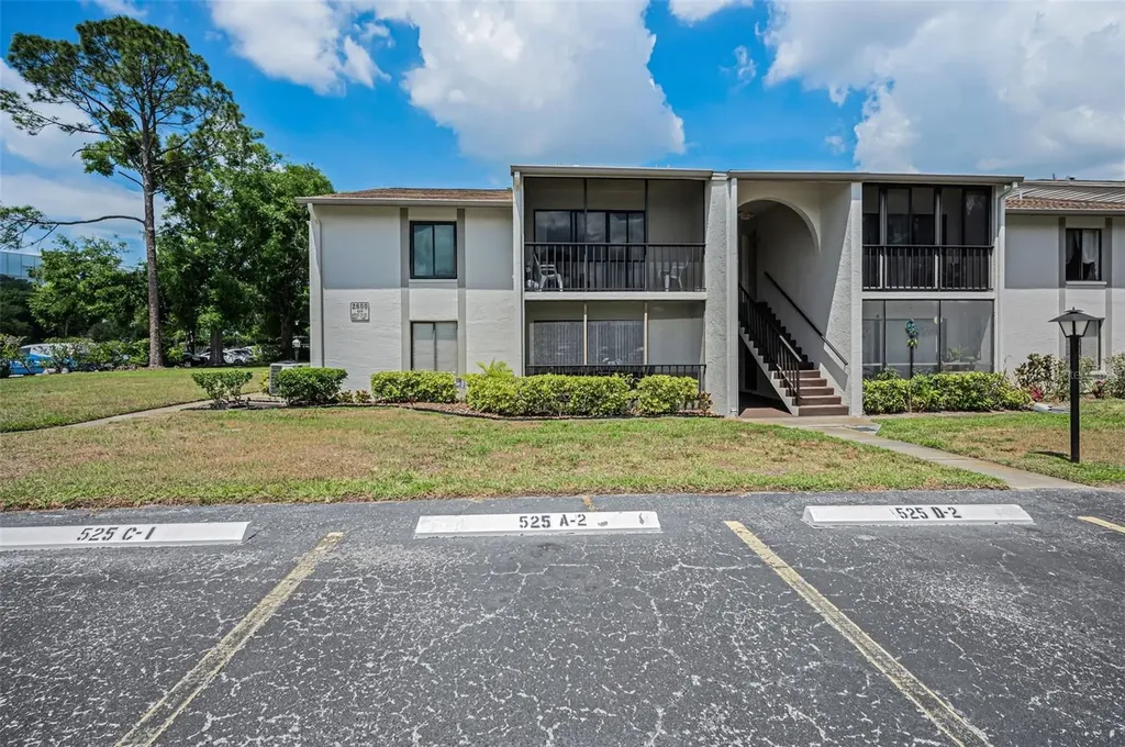 2600 Pine Ridge Way S Palm Harbor FL 34684