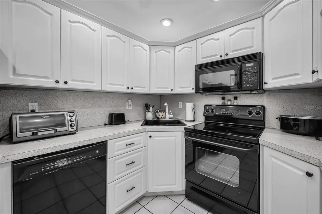 2600 Pine Ridge Way S Palm Harbor FL 34684