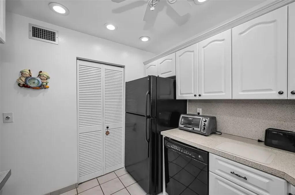 2600 Pine Ridge Way S Palm Harbor FL 34684