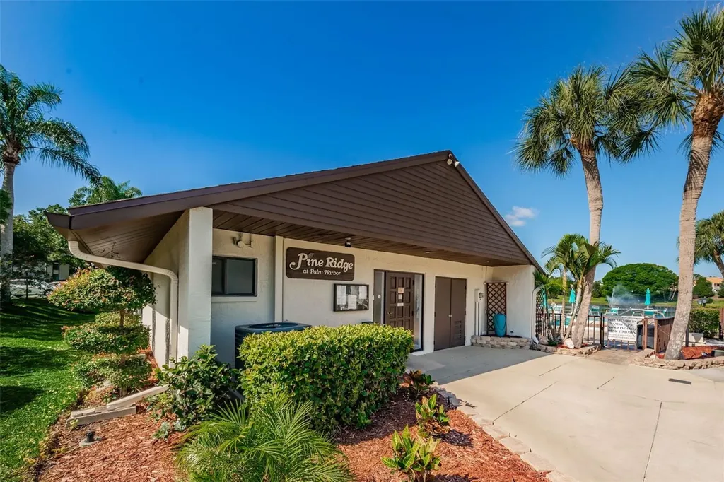 2600 Pine Ridge Way S Palm Harbor FL 34684