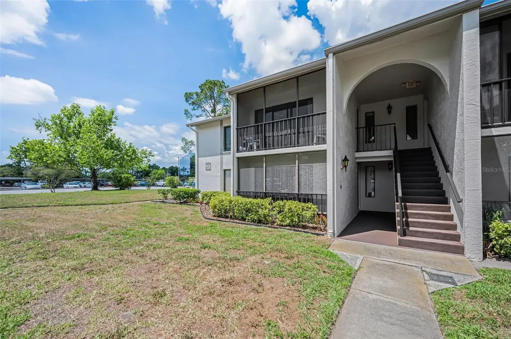 2600 Pine Ridge Way S Palm Harbor FL 34684