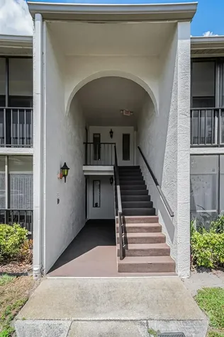 2600 Pine Ridge Way S Palm Harbor FL 34684