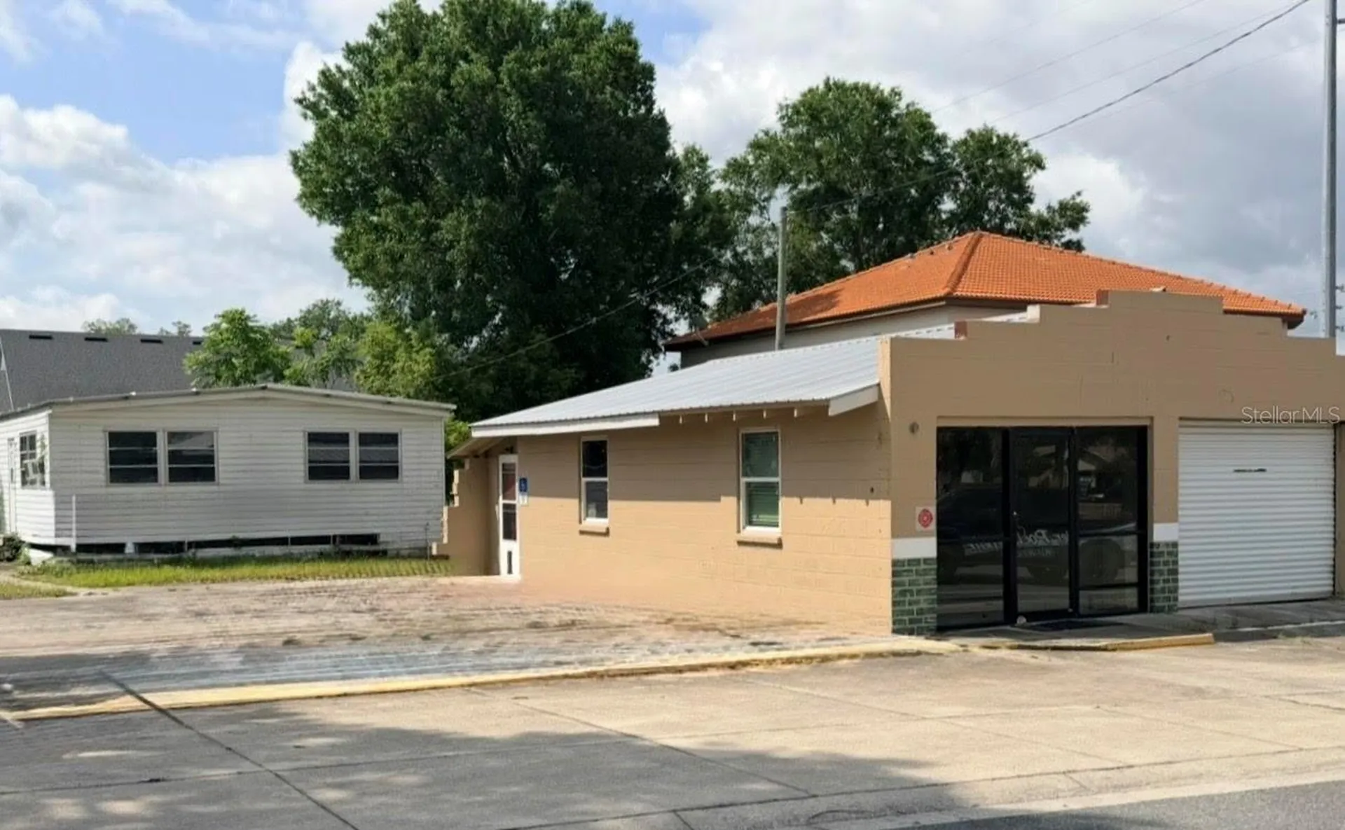 124 W Lemon Lady Lake FL 32159