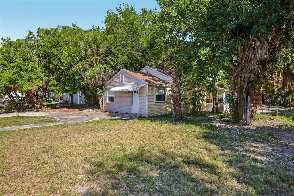 3201 Freemont Terrace S St Petersburg FL 33712