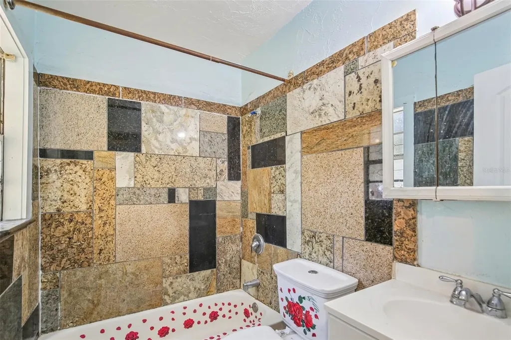 3201 Freemont Terrace S St Petersburg FL 33712