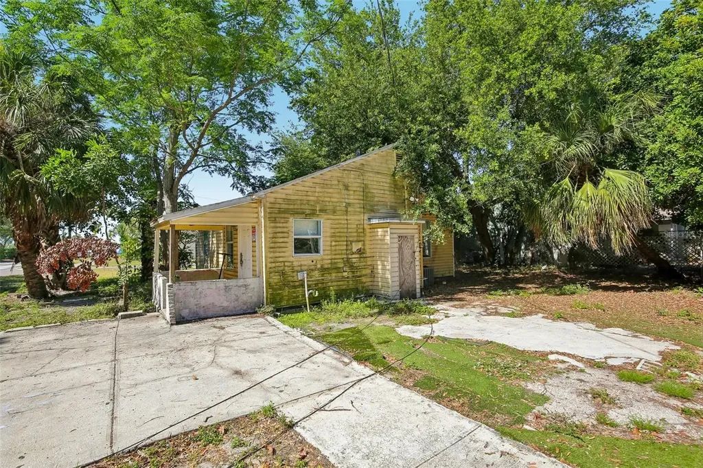 3201 Freemont Terrace S St Petersburg FL 33712