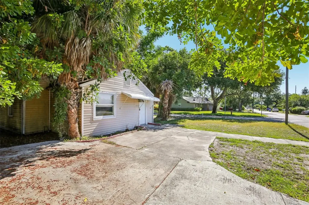 3201 Freemont Terrace S St Petersburg FL 33712