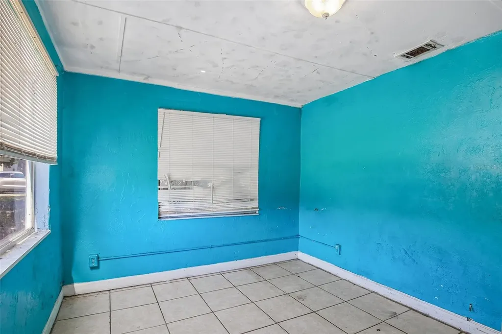 3201 Freemont Terrace S St Petersburg FL 33712