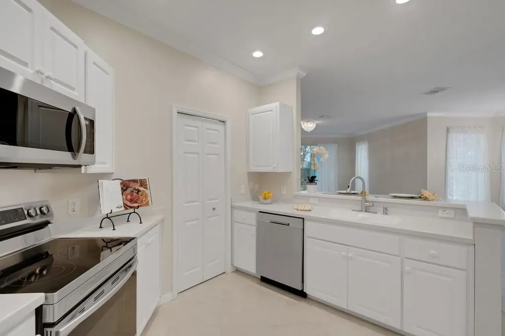 684 Grasslands Village Circle Lakeland FL 33803
