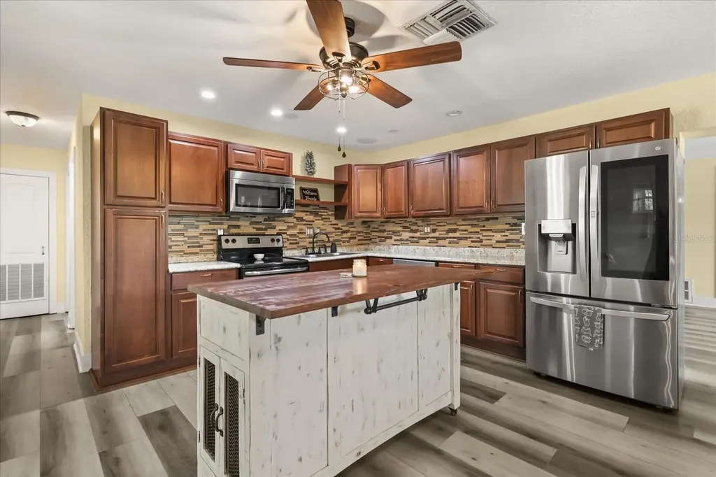 20963 E Colonial Drive Christmas FL 32709