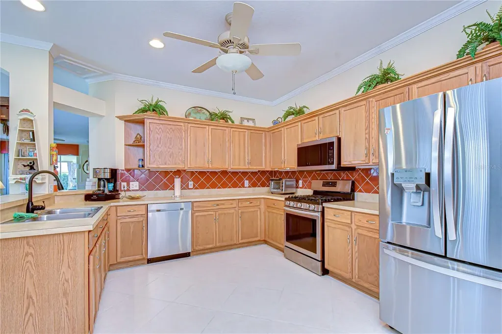 6073 Sandhill Ridge Drive Lithia FL 33547