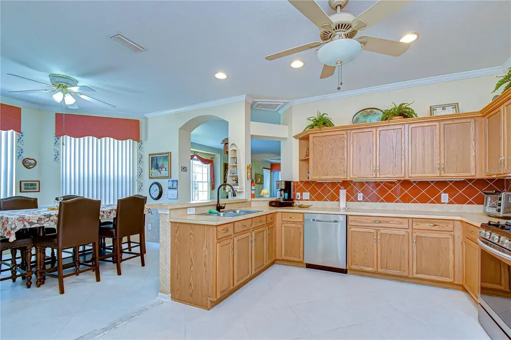 6073 Sandhill Ridge Drive Lithia FL 33547