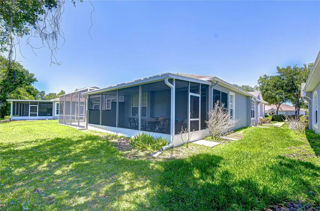 6073 Sandhill Ridge Drive Lithia FL 33547