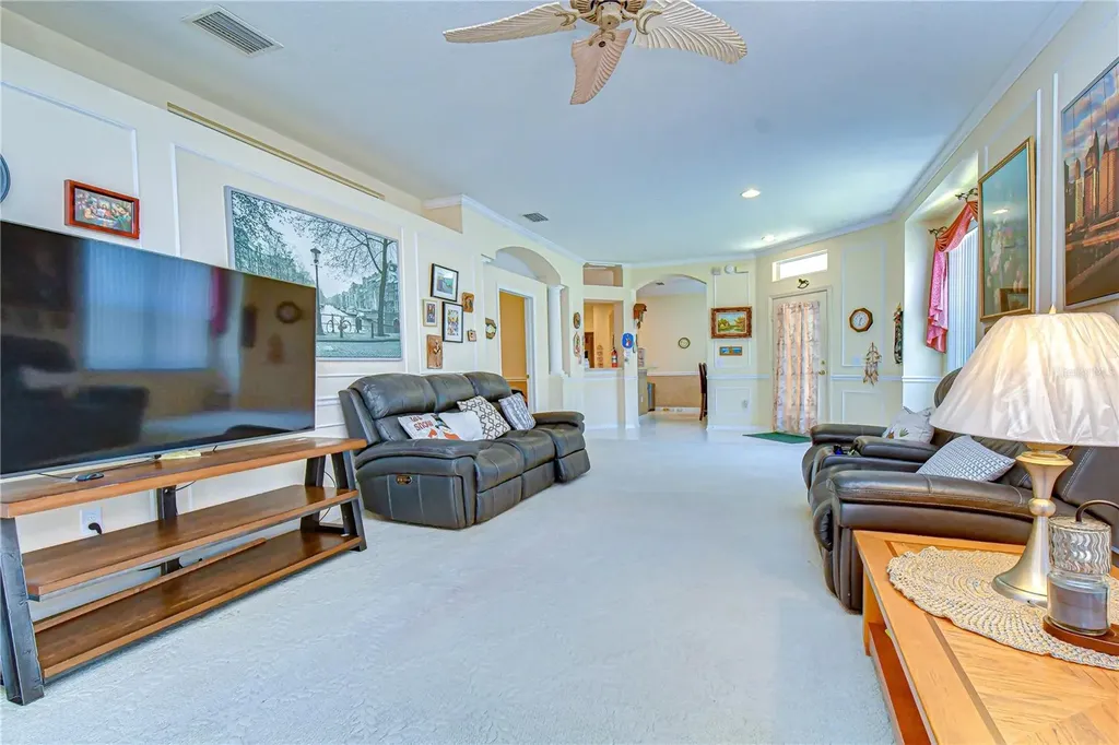 6073 Sandhill Ridge Drive Lithia FL 33547