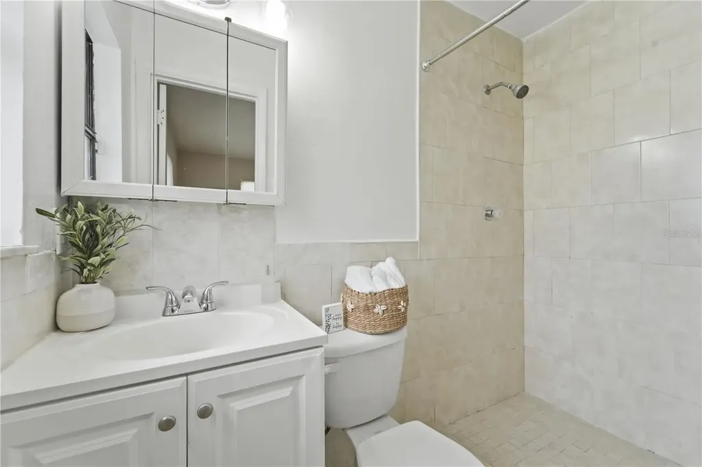 2213 Villano Avenue Orlando FL 32818