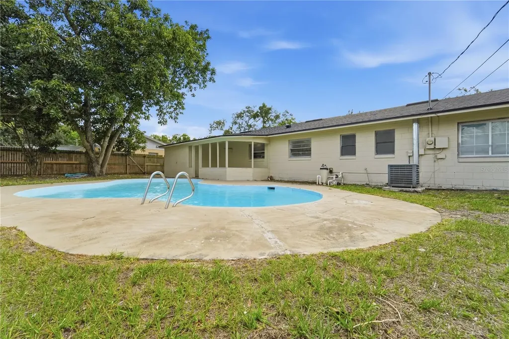 2213 Villano Avenue Orlando FL 32818