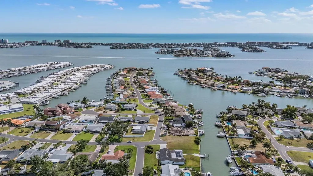 11599 Grove Street Seminole FL 33772