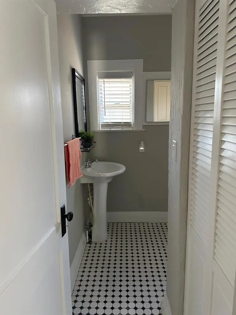 221 N Julia Avenue Deland FL 32720