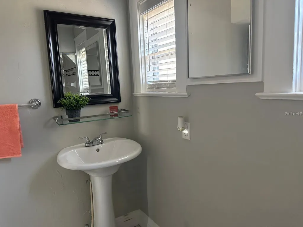 221 N Julia Avenue Deland FL 32720