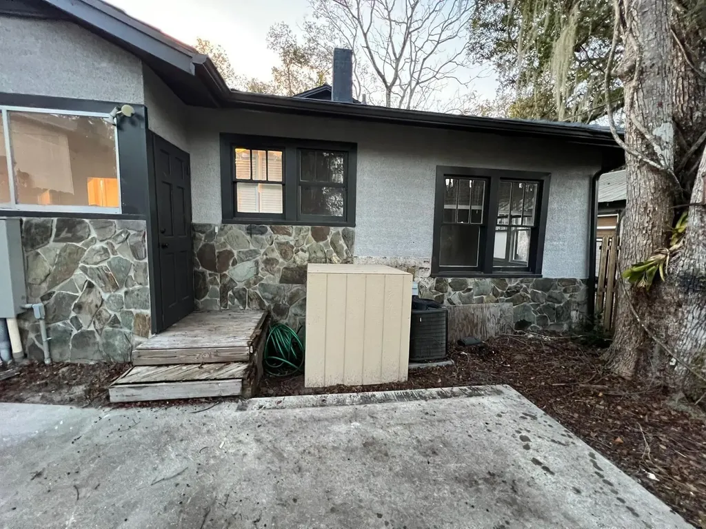 221 N Julia Avenue Deland FL 32720