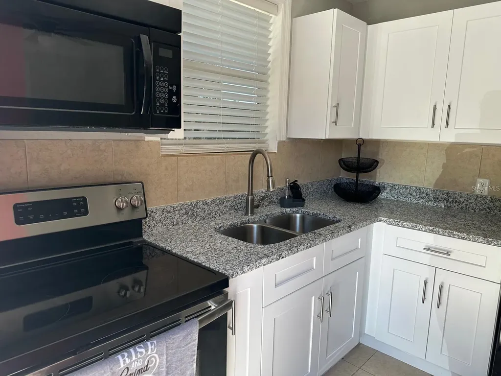 221 N Julia Avenue Deland FL 32720