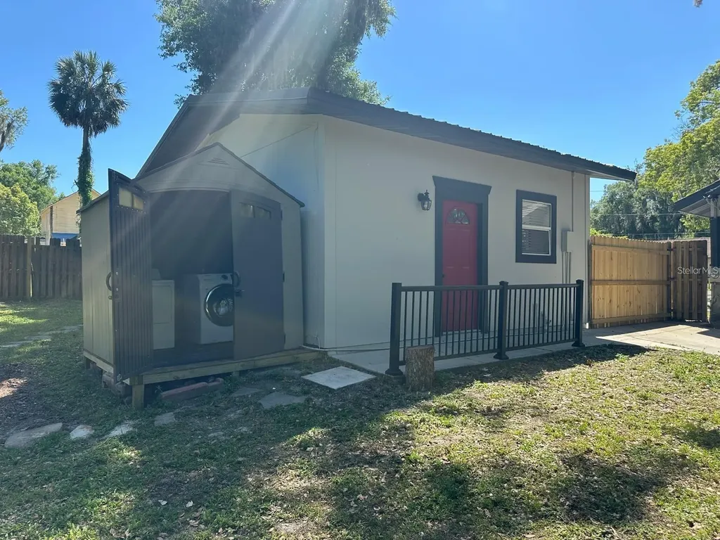 221 N Julia Avenue Deland FL 32720