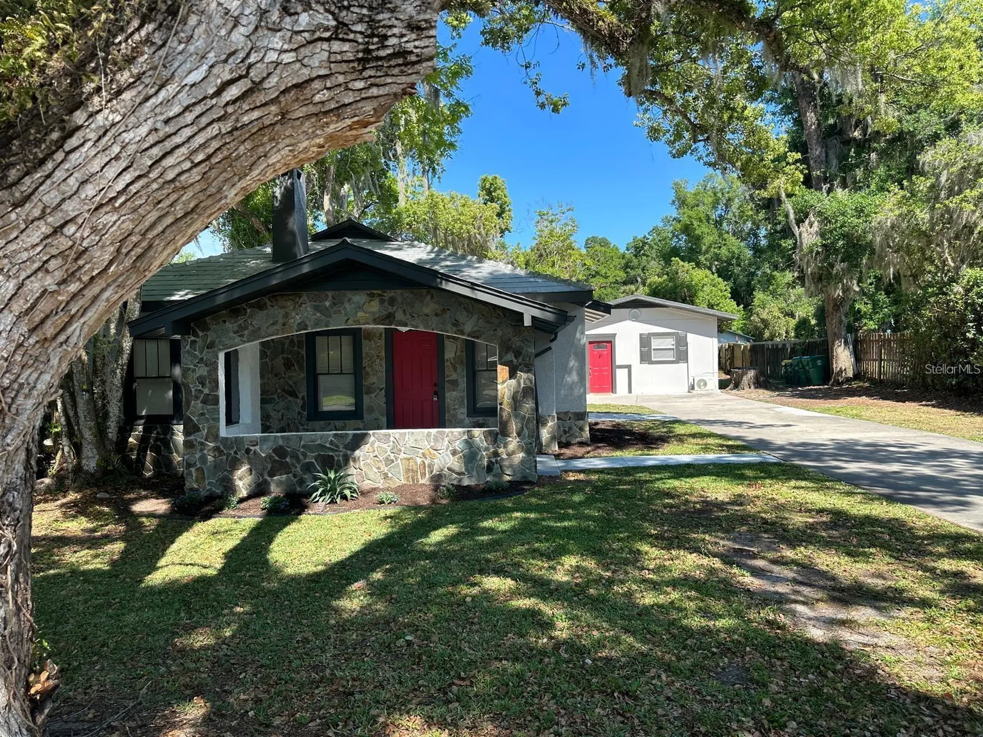 221 N Julia Avenue Deland FL 32720