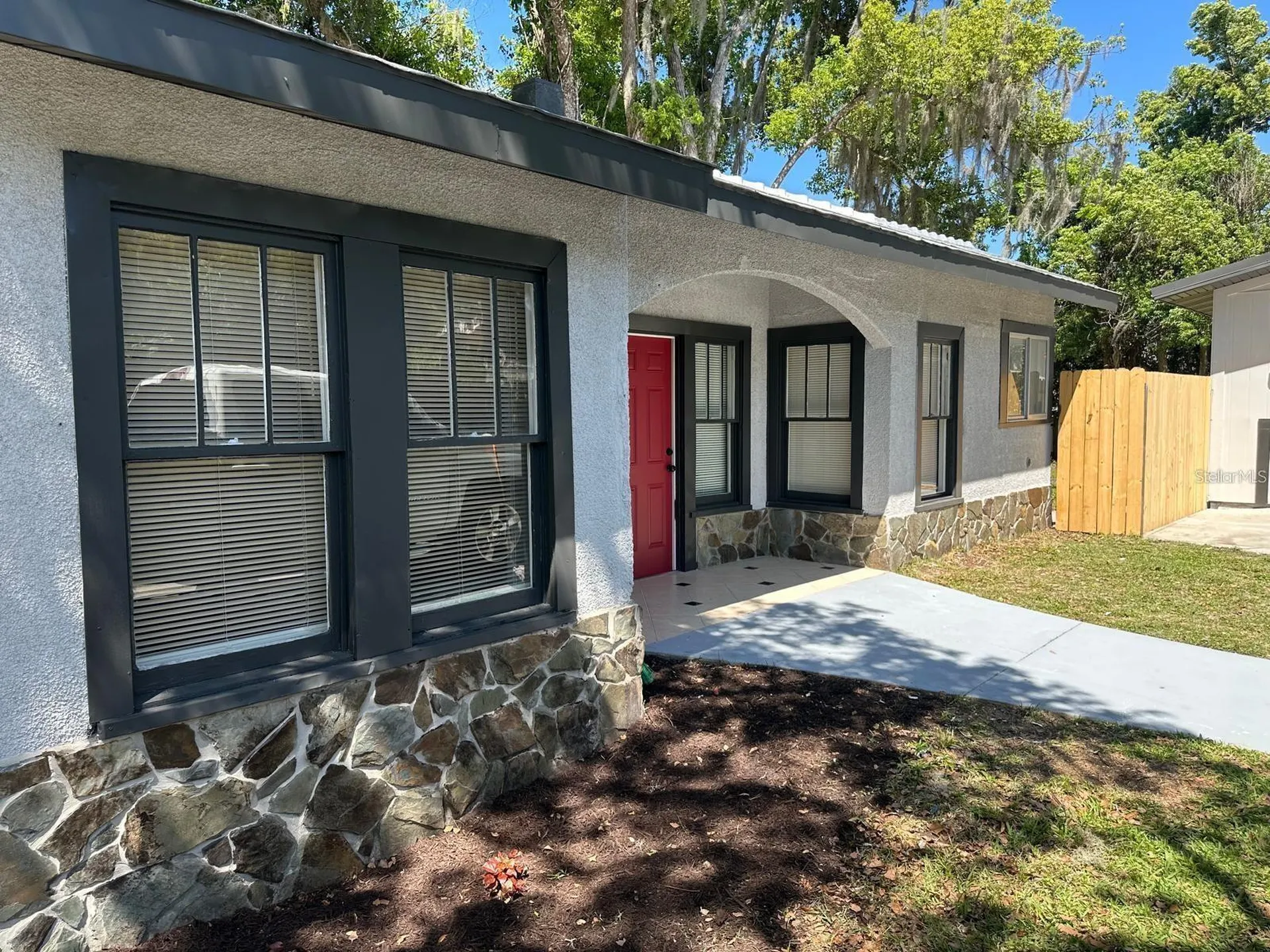 221 N Julia Avenue Deland FL 32720
