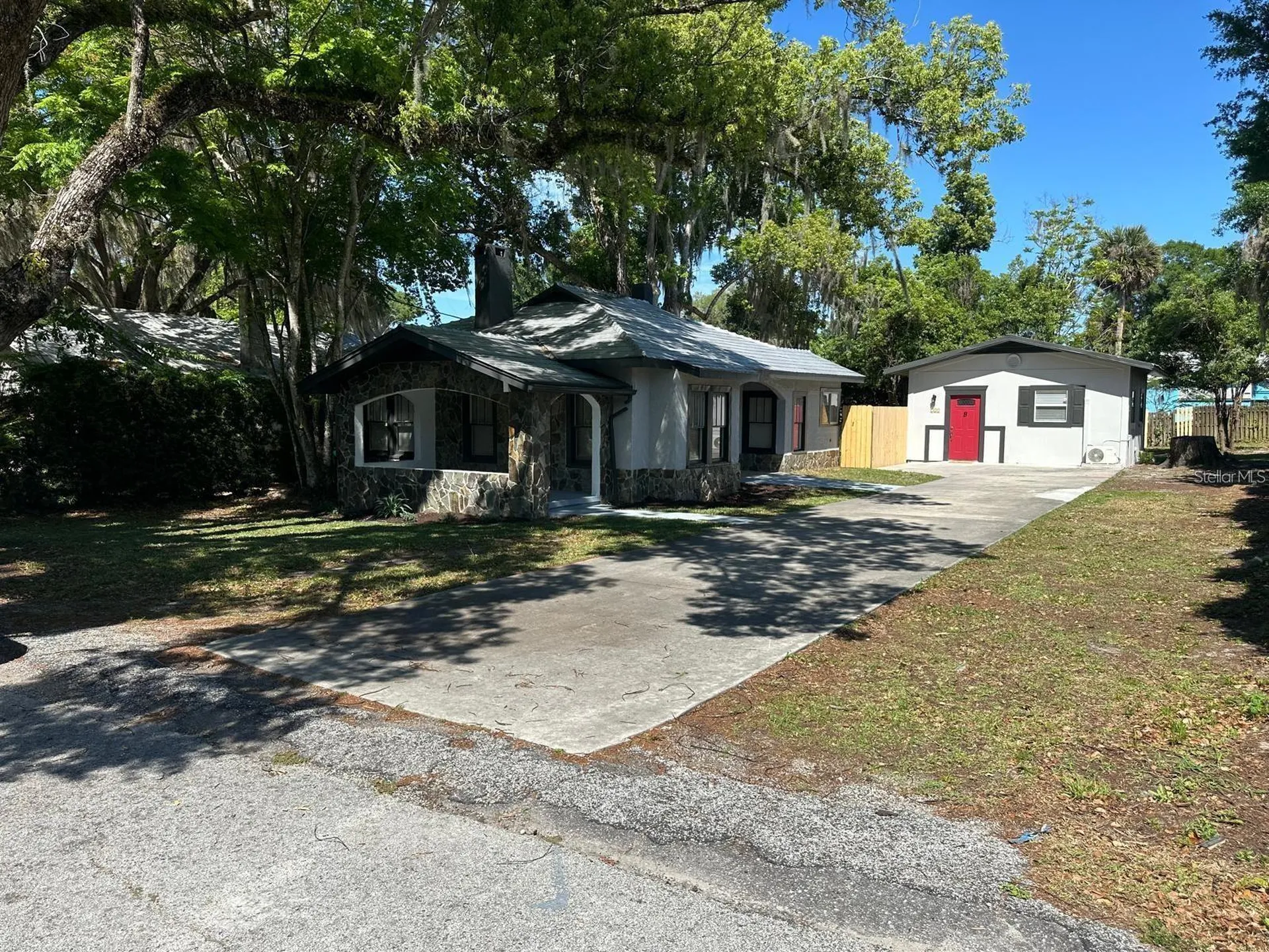 221 N Julia Avenue Deland FL 32720