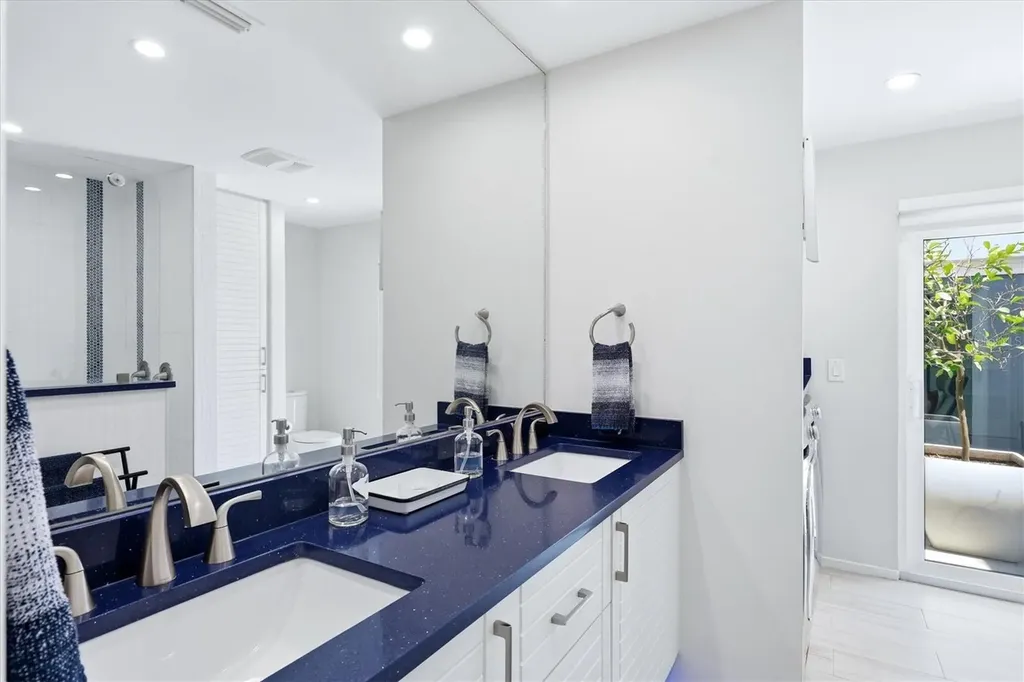 3694 Glen Oaks Manor Drive Sarasota FL 34232