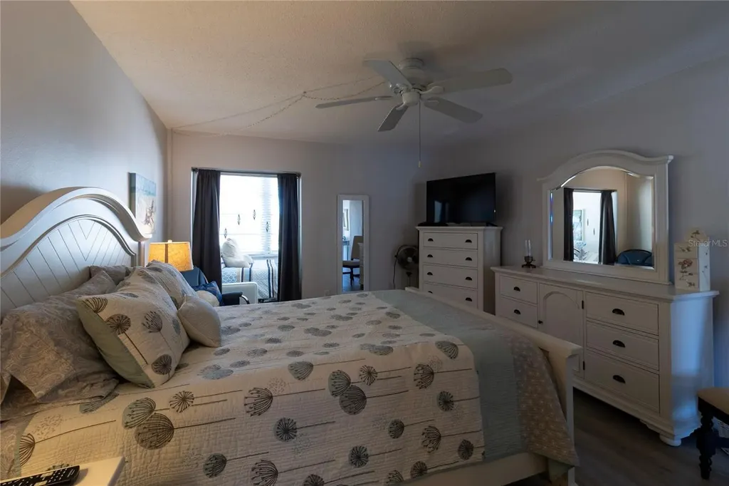9940 47th Avenue N St Petersburg FL 33708