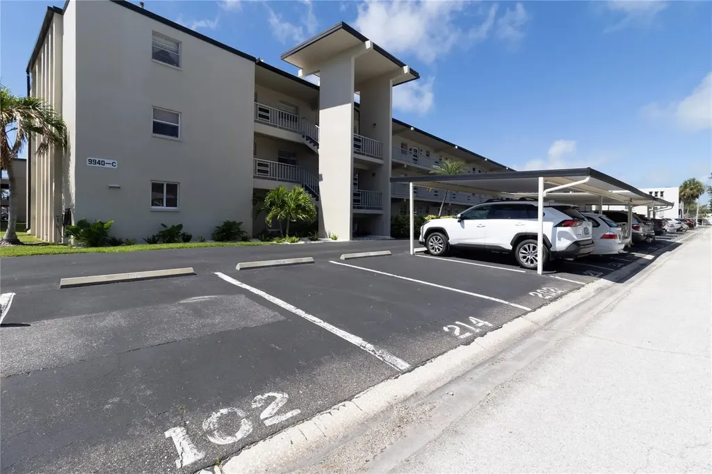 9940 47th Avenue N St Petersburg FL 33708
