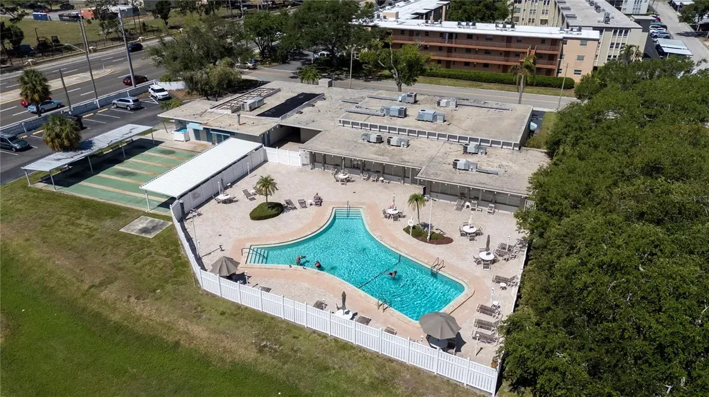 9940 47th Avenue N St Petersburg FL 33708
