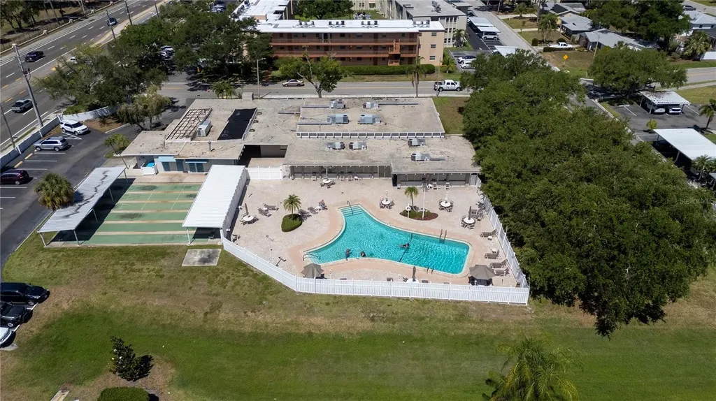 9940 47th Avenue N St Petersburg FL 33708
