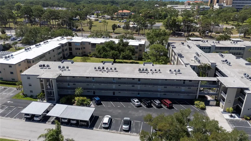 9940 47th Avenue N St Petersburg FL 33708
