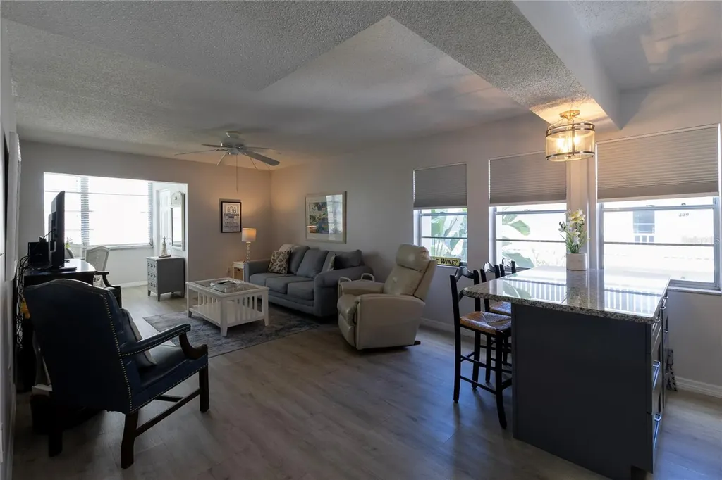 9940 47th Avenue N St Petersburg FL 33708
