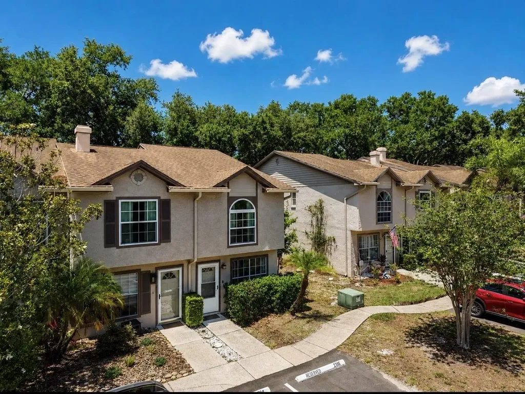 2316 Fletchers Point Circle Tampa FL 33613