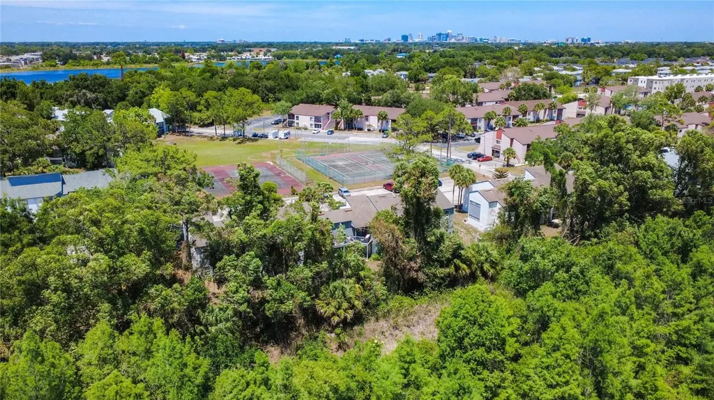 2636 Lemon Tree Lane Orlando FL 32839